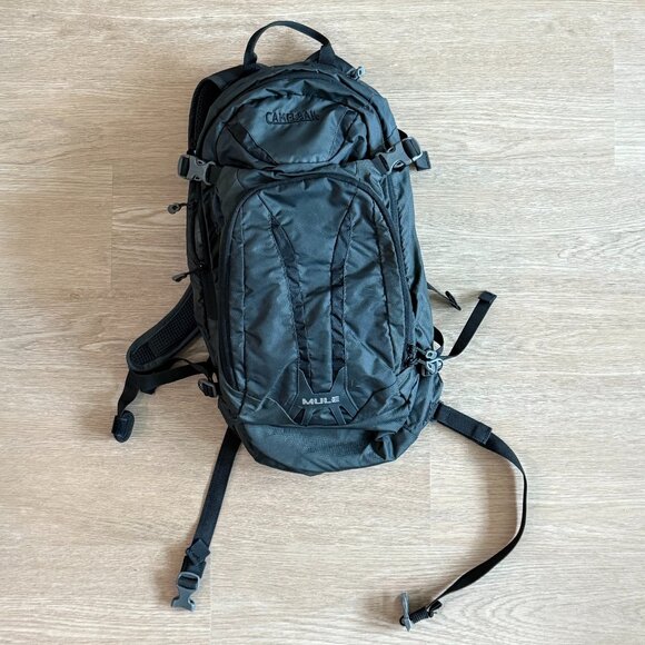 CamelBak M.U.L.E Mountain Biking Backpack Hydration Pack Capable - Picture 1 of 1